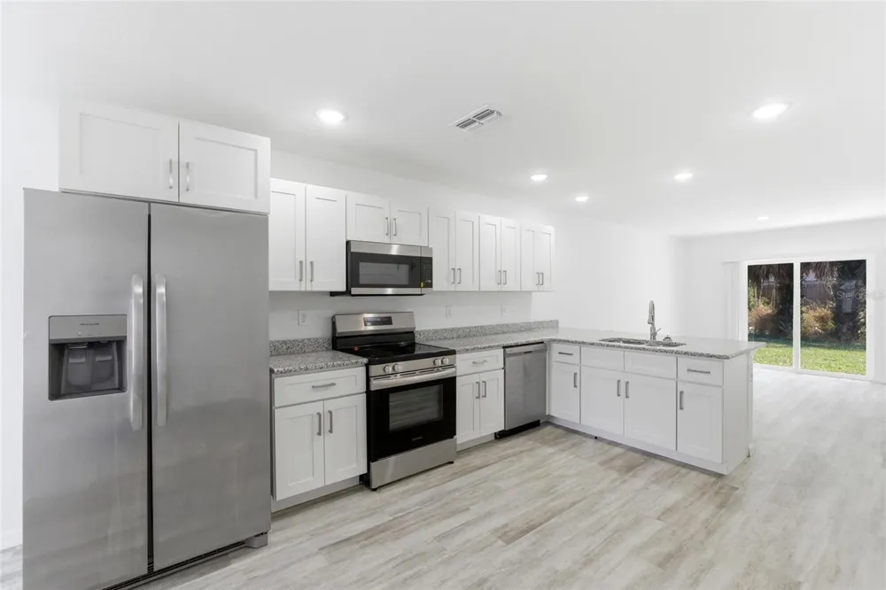 302 AVENUE P NW Winter Haven, FL 33881