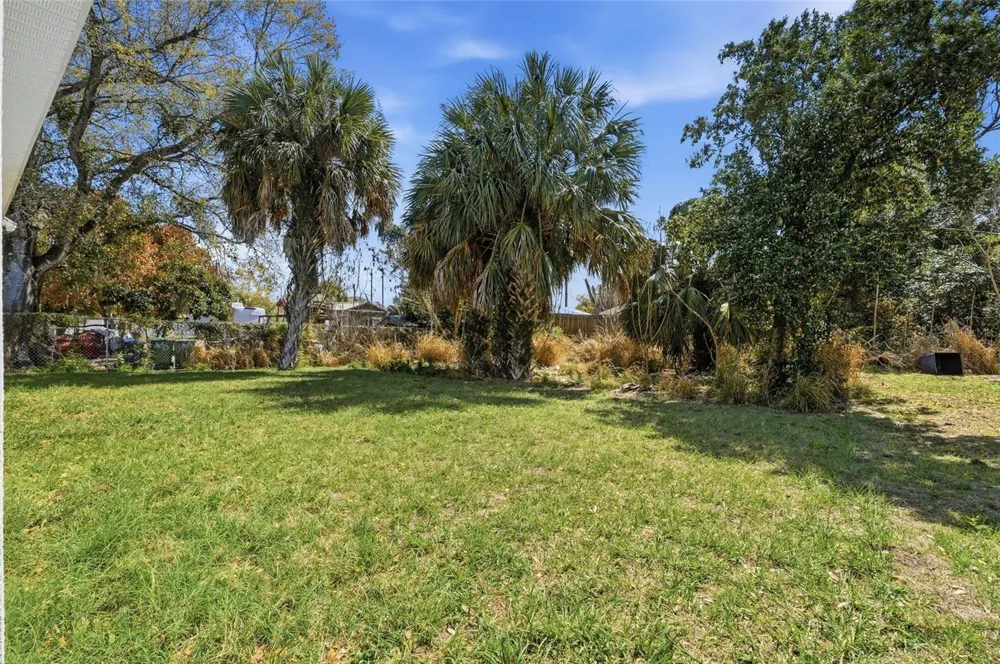 302 AVENUE P NW Winter Haven, FL 33881