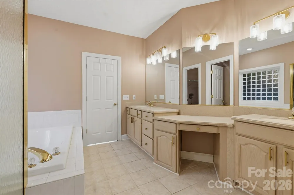 1064 Baker Barn Road Hickory, NC 28602