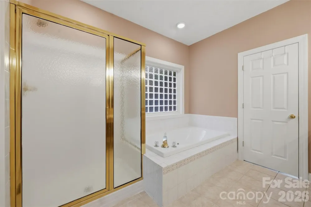 1064 Baker Barn Road Hickory, NC 28602