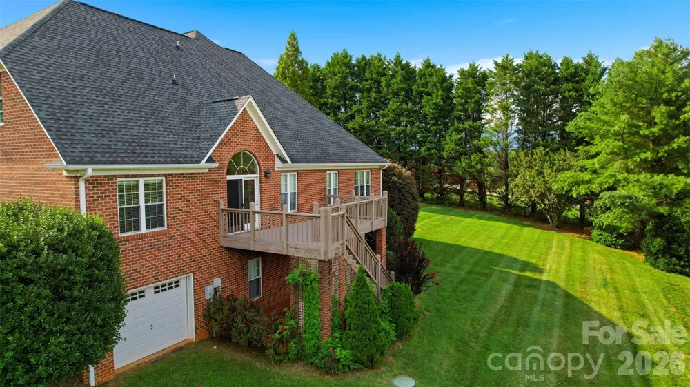 1064 Baker Barn Road Hickory, NC 28602
