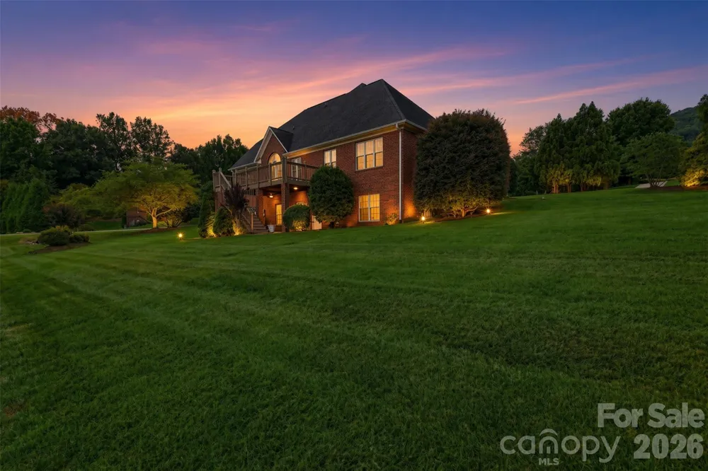 1064 Baker Barn Road Hickory, NC 28602
