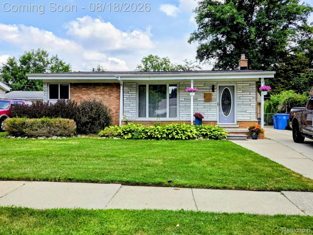 7426 Charlesworth Street Dearborn Heights City, MI 48127