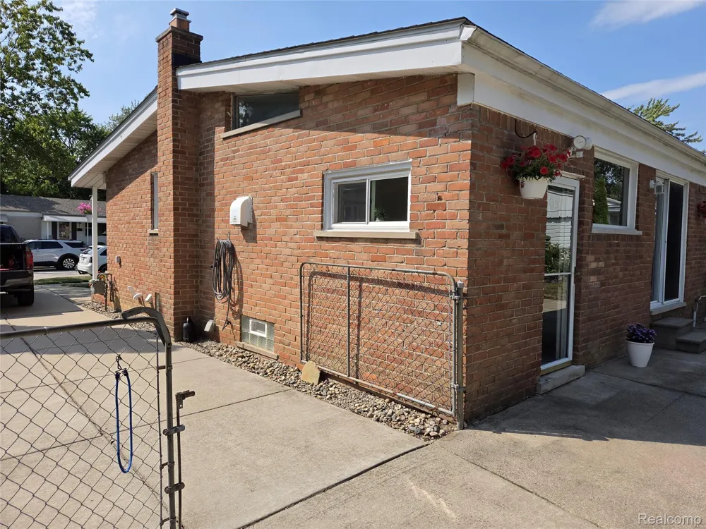 7426 Charlesworth Street Dearborn Heights City, MI 48127