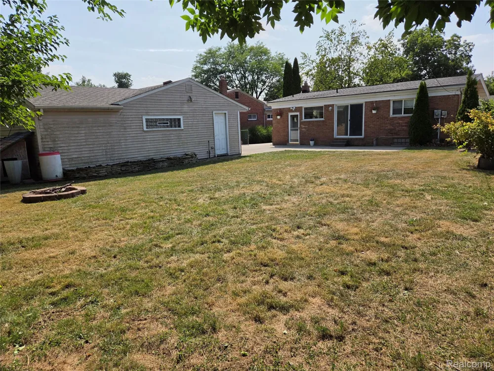 7426 Charlesworth Street Dearborn Heights City, MI 48127