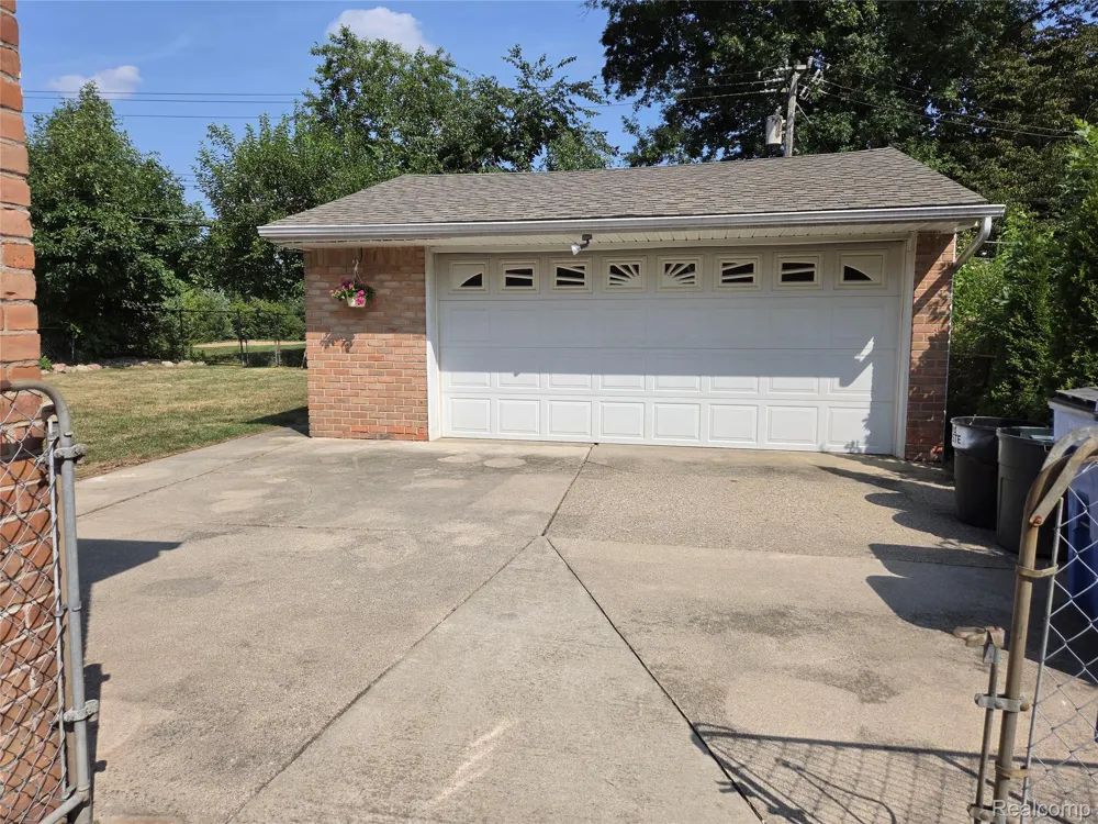7426 Charlesworth Street Dearborn Heights City, MI 48127