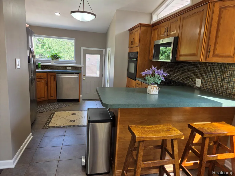 7426 Charlesworth Street Dearborn Heights City, MI 48127