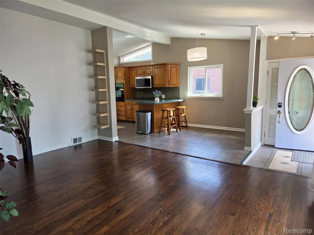 7426 Charlesworth Street Dearborn Heights City, MI 48127