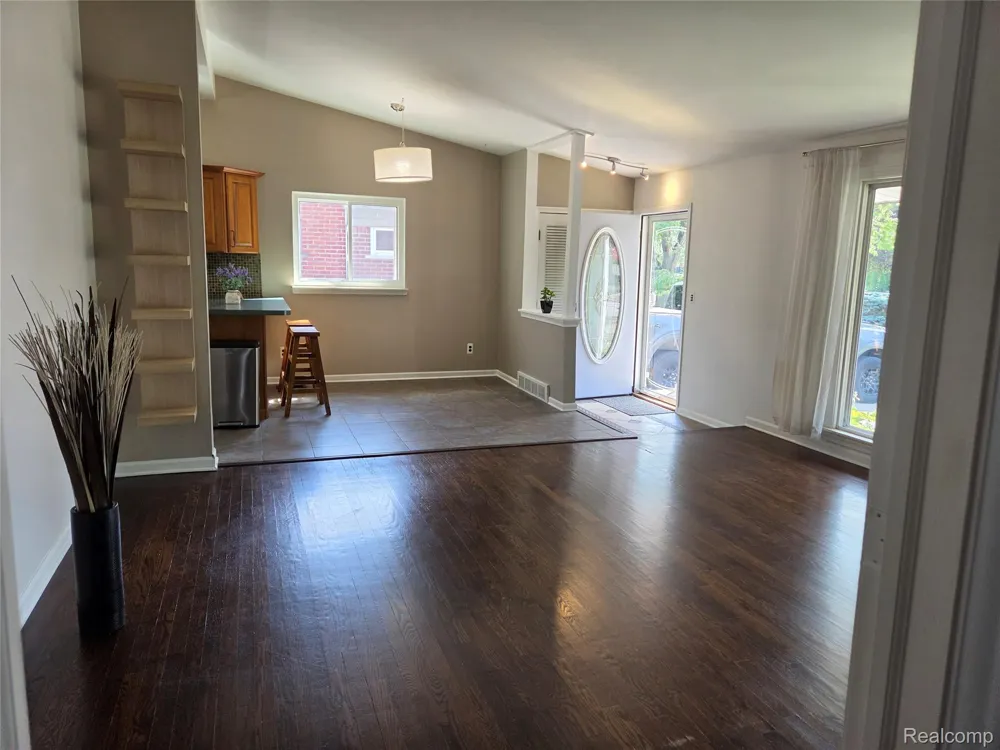 7426 Charlesworth Street Dearborn Heights City, MI 48127