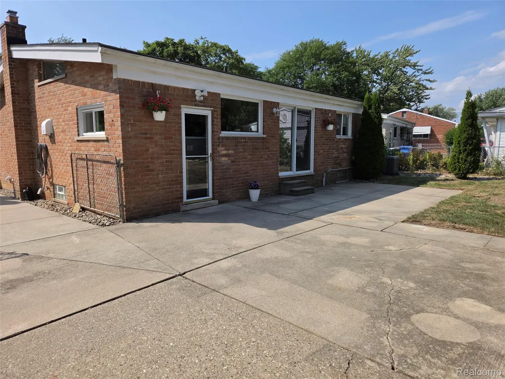 7426 Charlesworth Street Dearborn Heights City, MI 48127