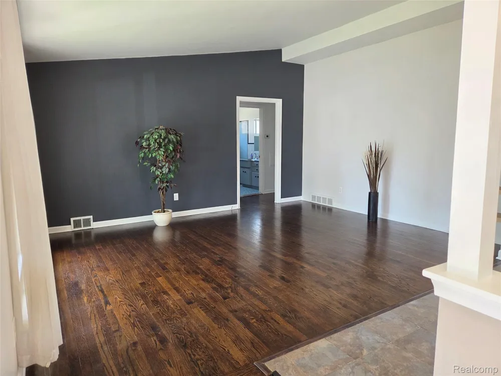 7426 Charlesworth Street Dearborn Heights City, MI 48127