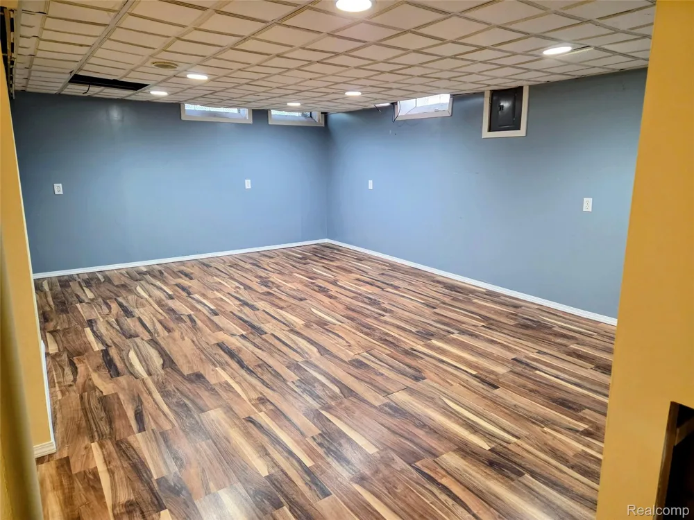 7426 Charlesworth Street Dearborn Heights City, MI 48127