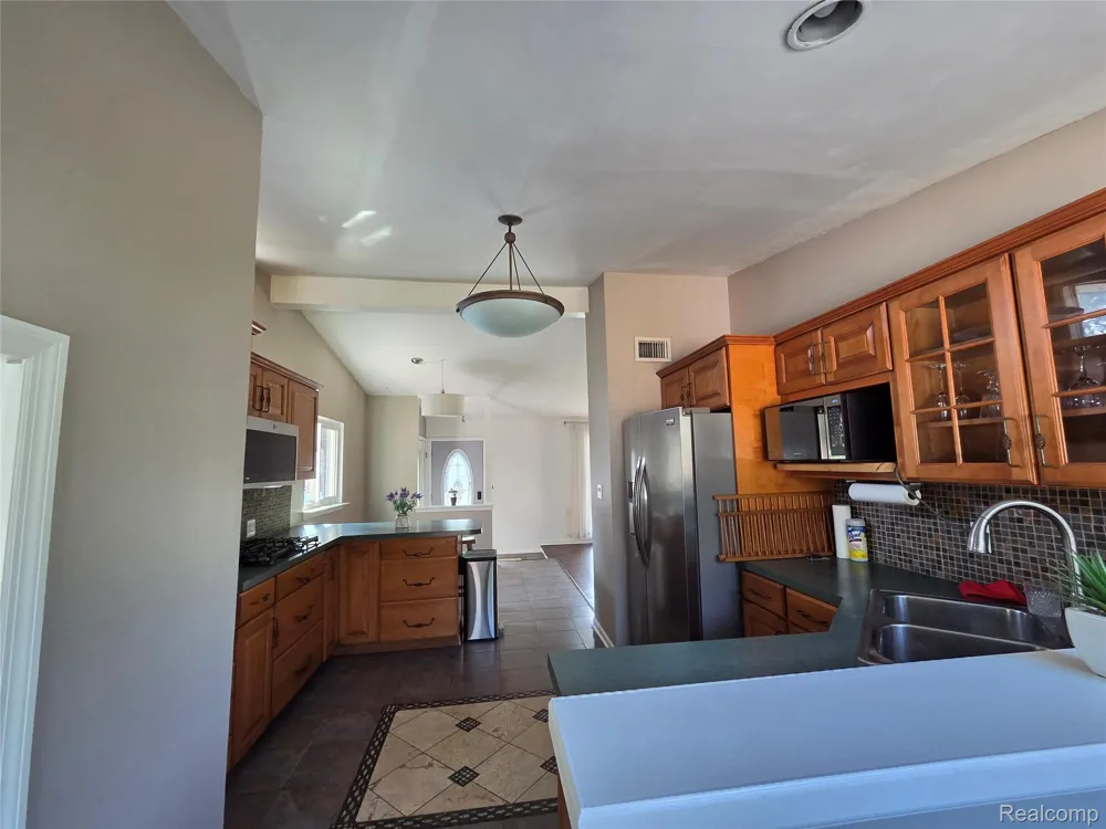 7426 Charlesworth Street Dearborn Heights City, MI 48127