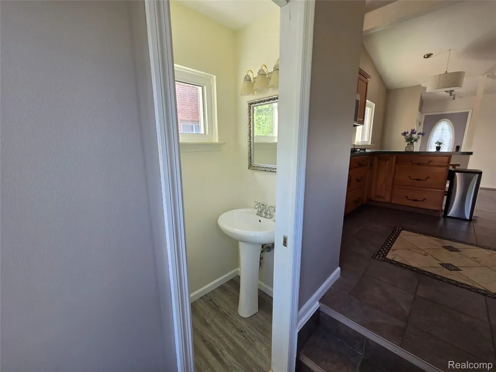 7426 Charlesworth Street Dearborn Heights City, MI 48127