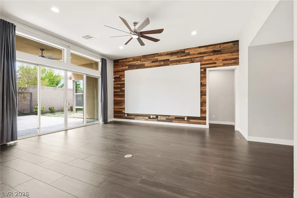 8445 Great Outdoors Street Las Vegas, NV 89166