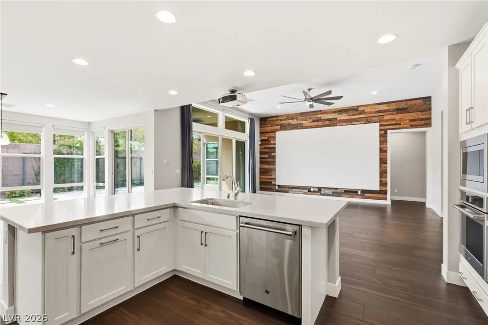 8445 Great Outdoors Street Las Vegas, NV 89166