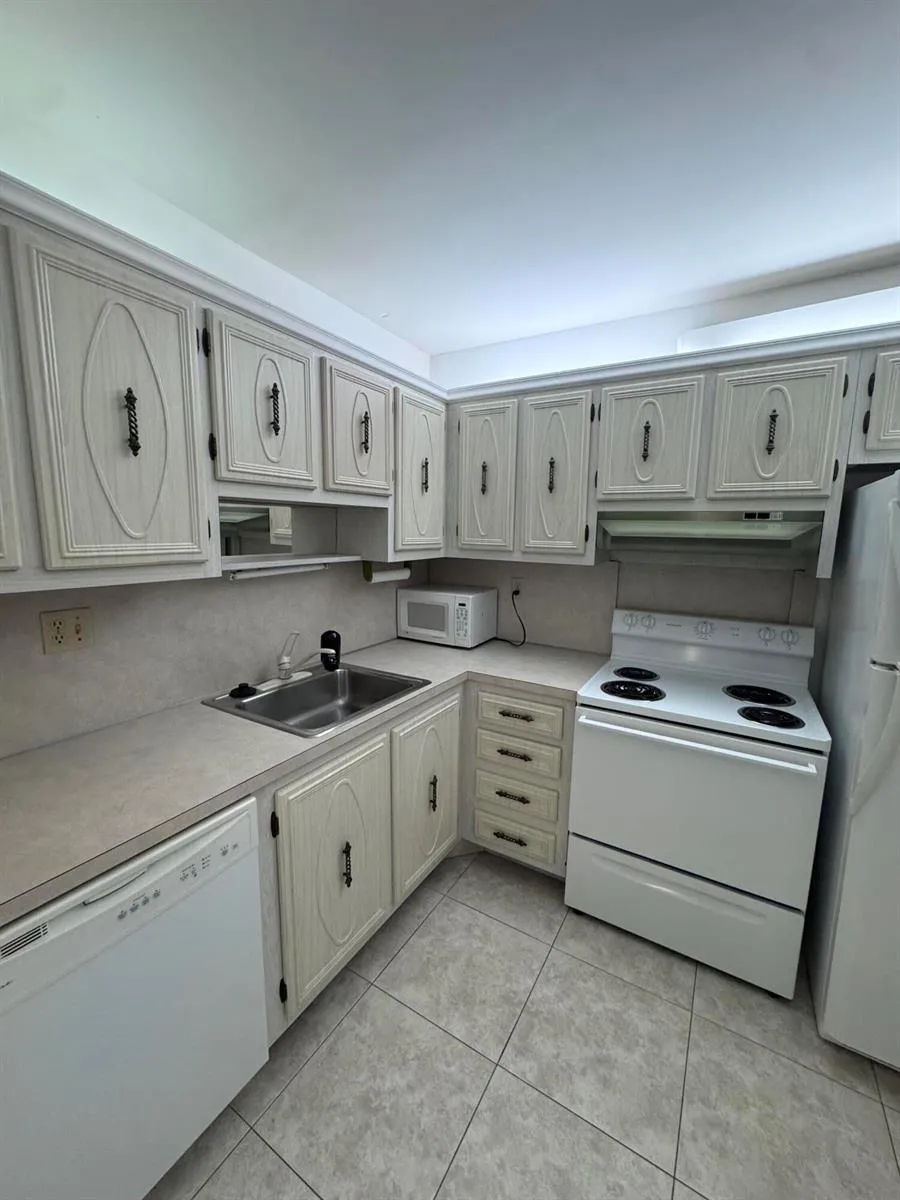 5660 SW 3rd Place #105 Margate, FL 33068