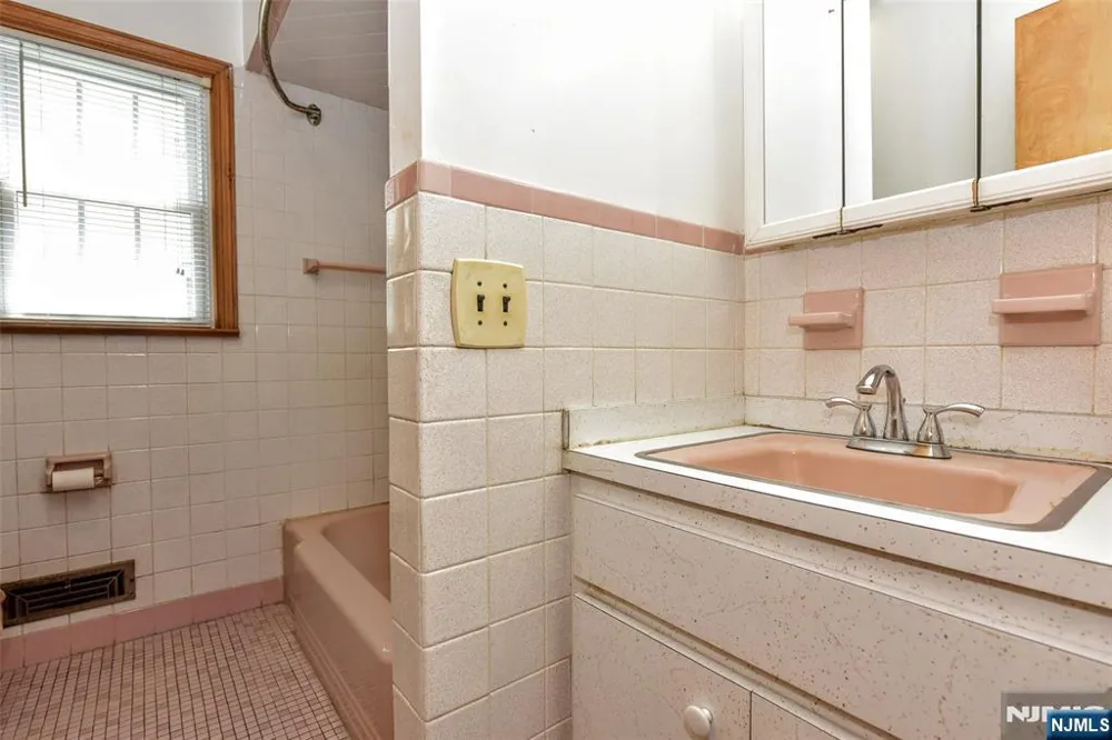 419 Main Avenue Wood Ridge, NJ 07075
