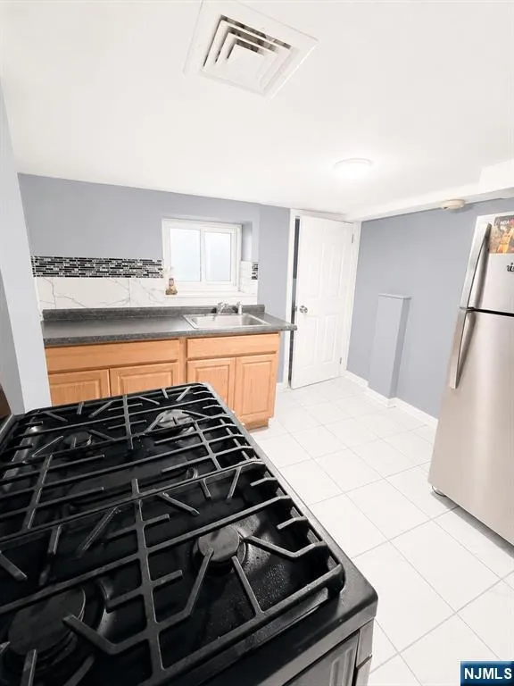 279 N 6th Street Newark, NJ 07107