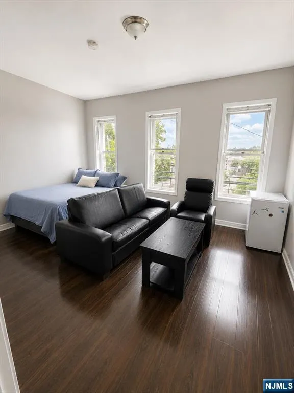 279 N 6th Street Newark, NJ 07107