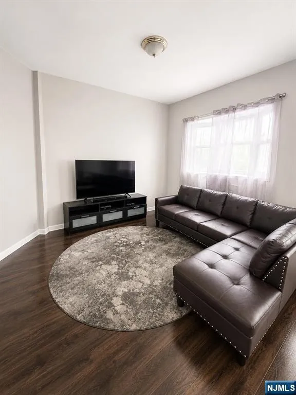 279 N 6th Street Newark, NJ 07107