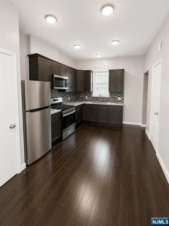 279 N 6th Street Newark, NJ 07107