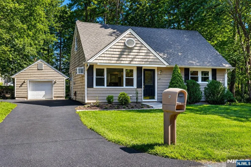 27 Ferndale Road Wayne, NJ 07470