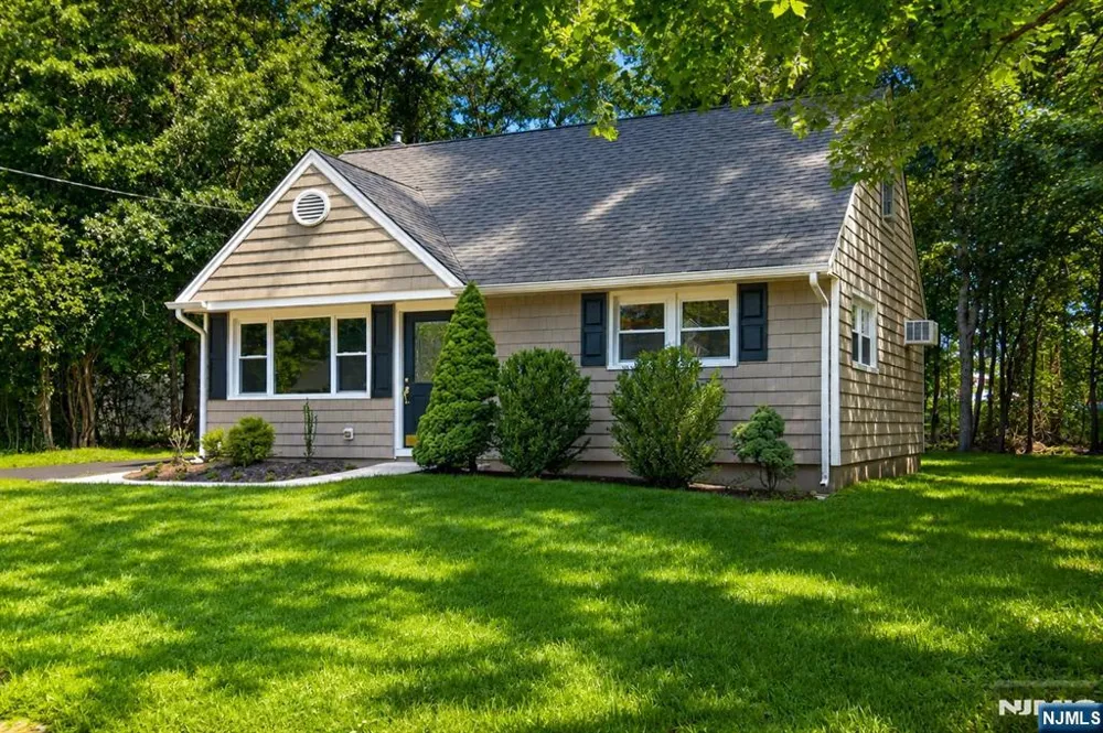 27 Ferndale Road Wayne, NJ 07470