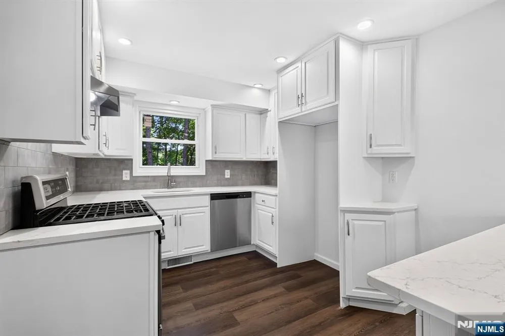 27 Ferndale Road Wayne, NJ 07470