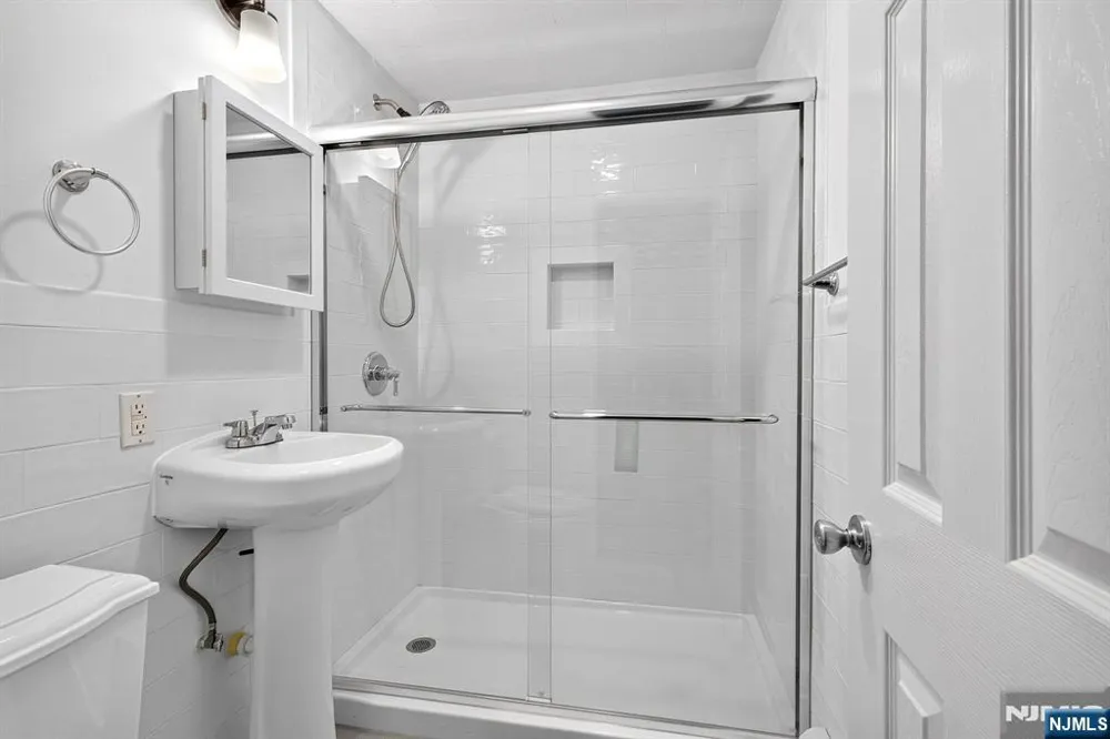 27 Ferndale Road Wayne, NJ 07470