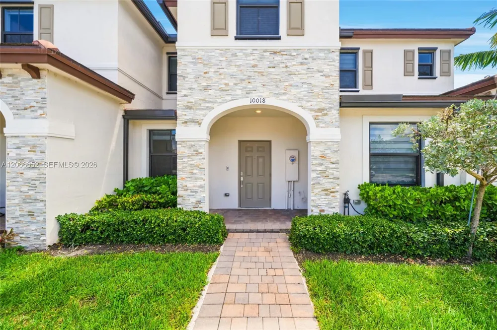 10018 SW 228th Ter Miami, FL 33190