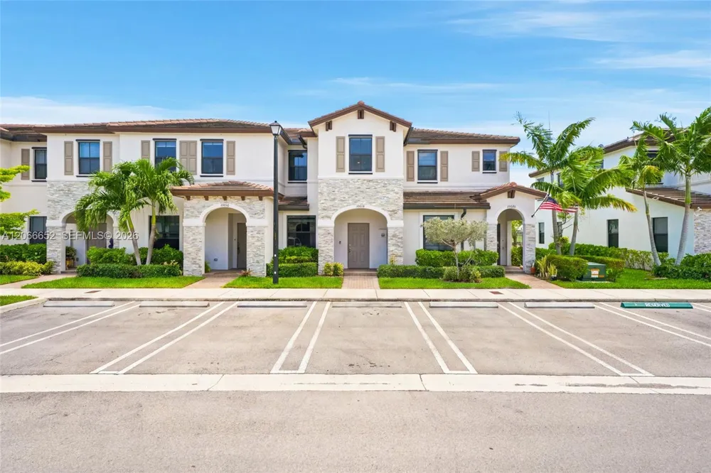 10018 SW 228th Ter Miami, FL 33190