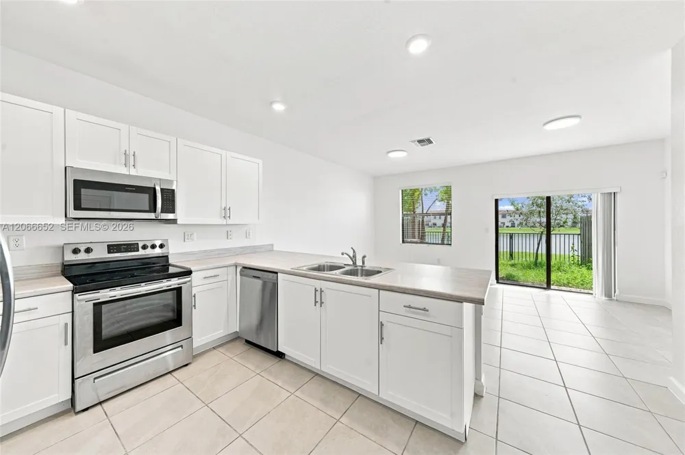 10018 SW 228th Ter Miami, FL 33190