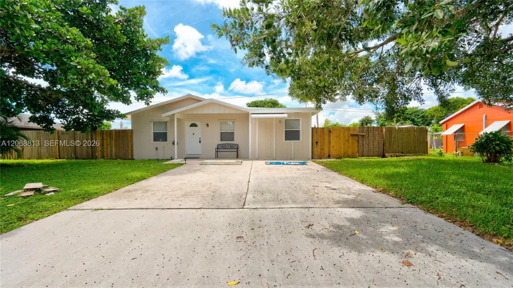 3344 Plaza Pl Lake Worth, FL 33462