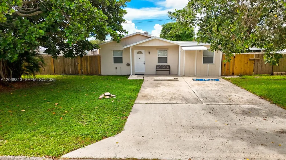 3344 Plaza Pl Lake Worth, FL 33462