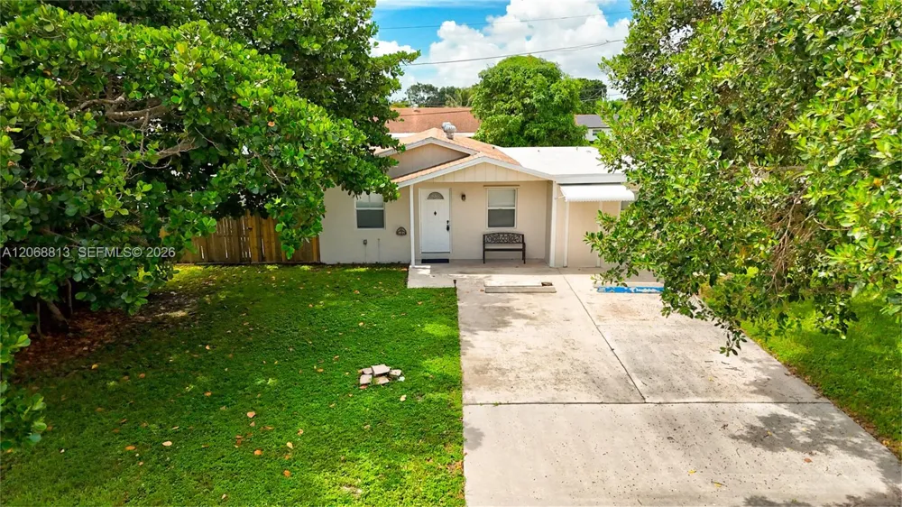 3344 Plaza Pl Lake Worth, FL 33462