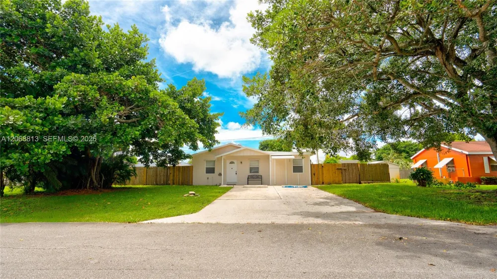 3344 Plaza Pl Lake Worth, FL 33462