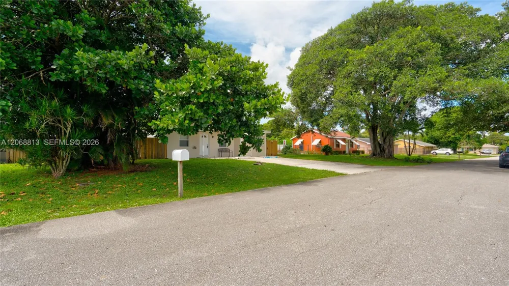 3344 Plaza Pl Lake Worth, FL 33462