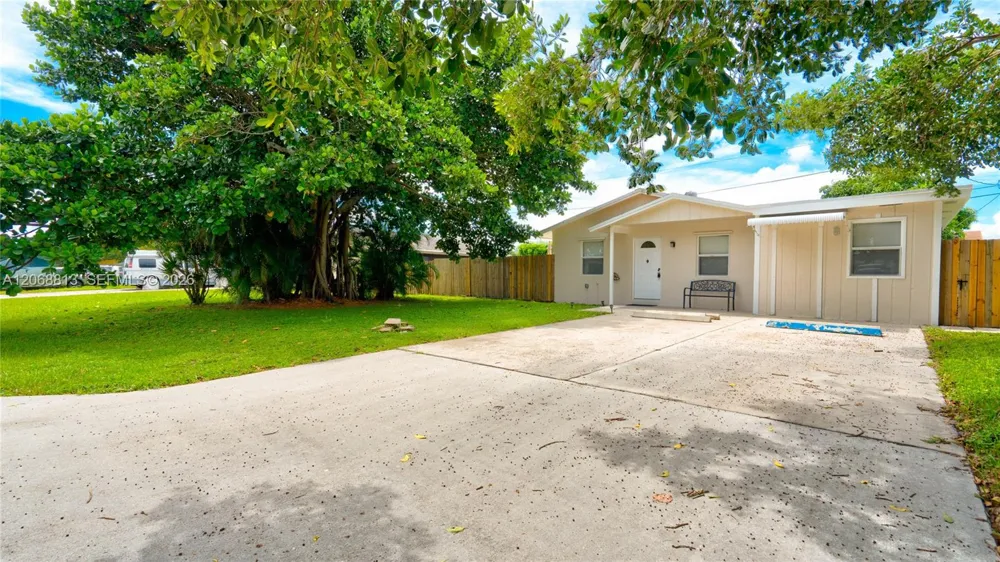 3344 Plaza Pl Lake Worth, FL 33462