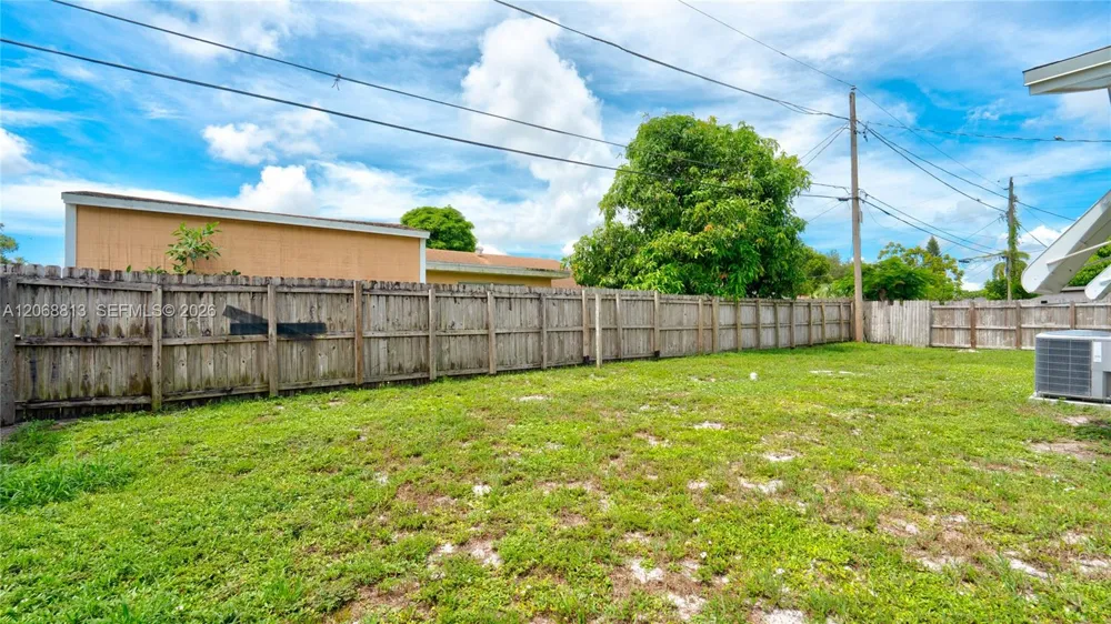 3344 Plaza Pl Lake Worth, FL 33462