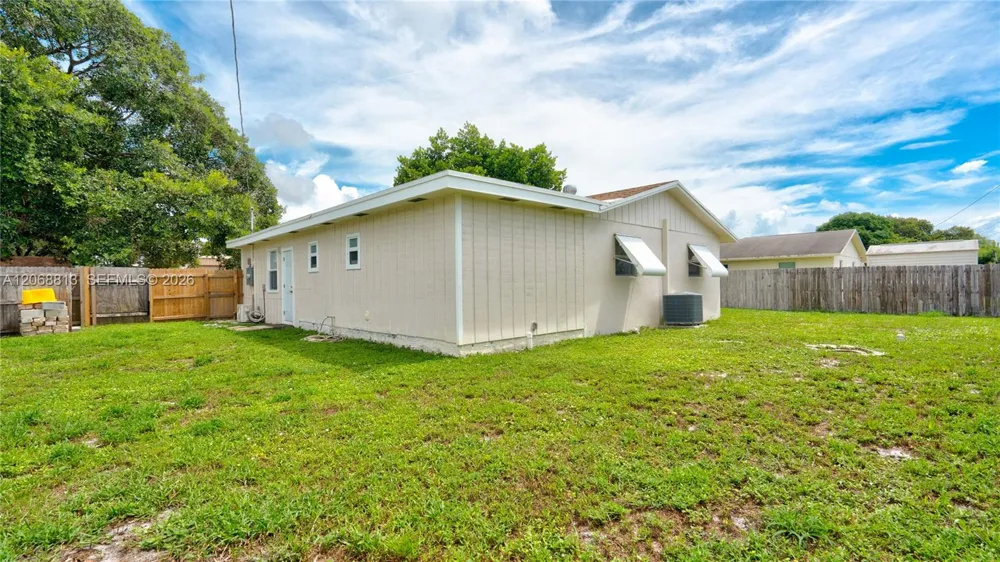 3344 Plaza Pl Lake Worth, FL 33462