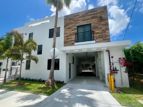1860 NW 19th St #202