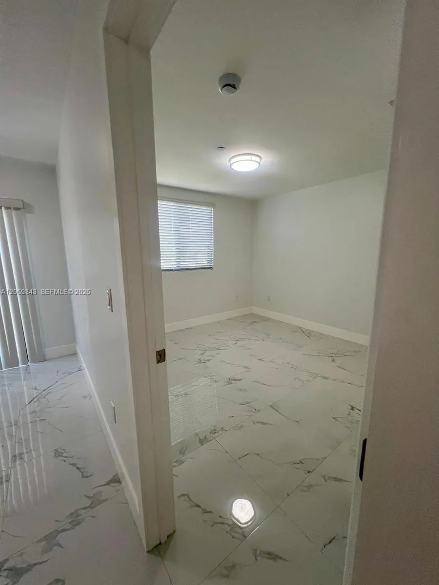 1860 NW 19th St #202 Miami, FL 33125