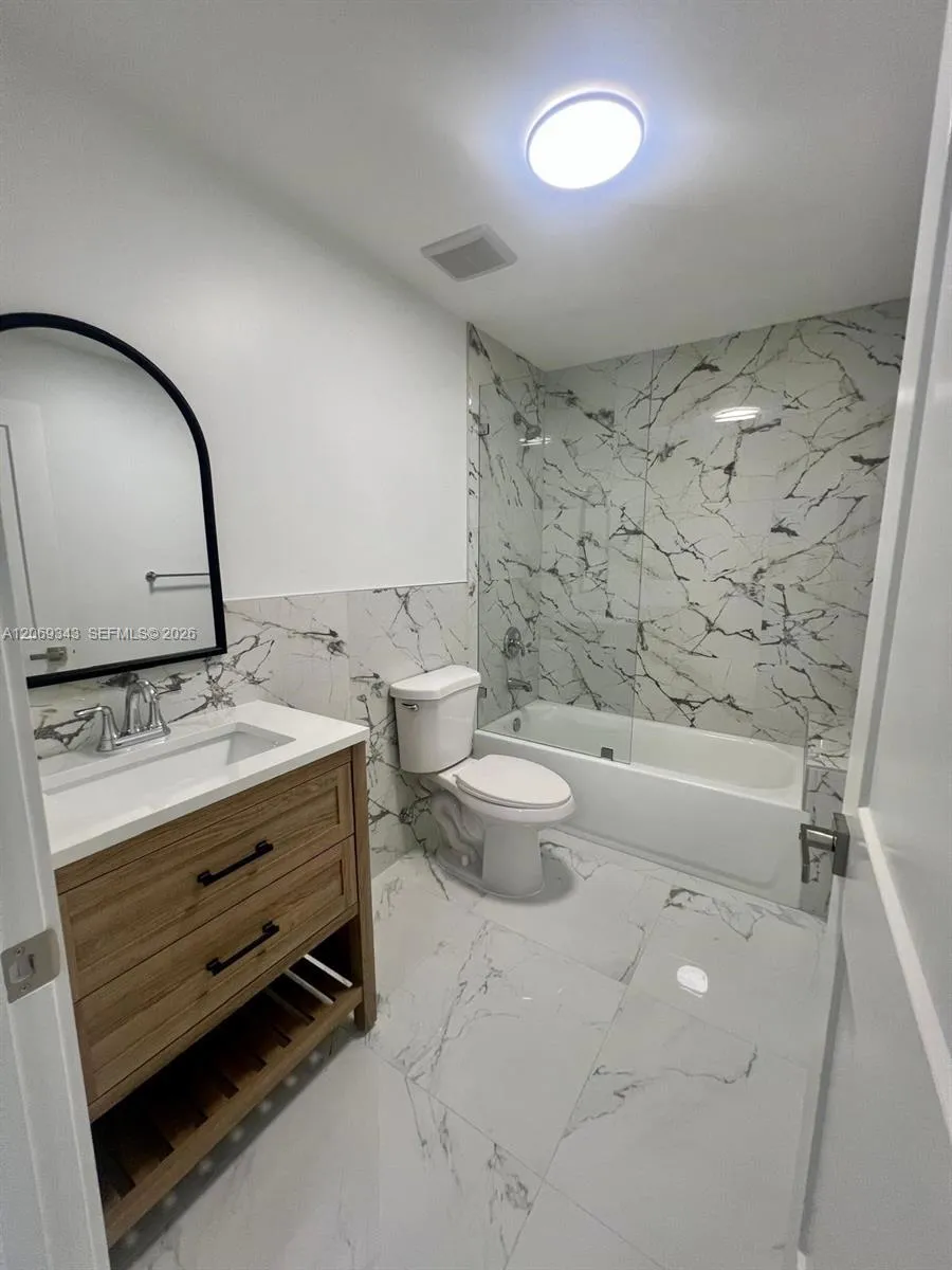 1860 NW 19th St #202 Miami, FL 33125