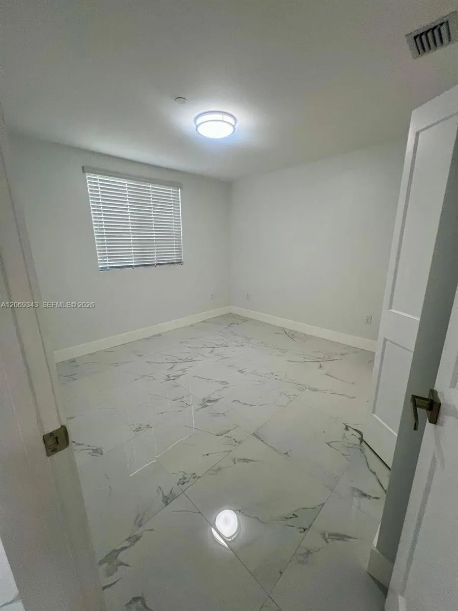 1860 NW 19th St #202 Miami, FL 33125