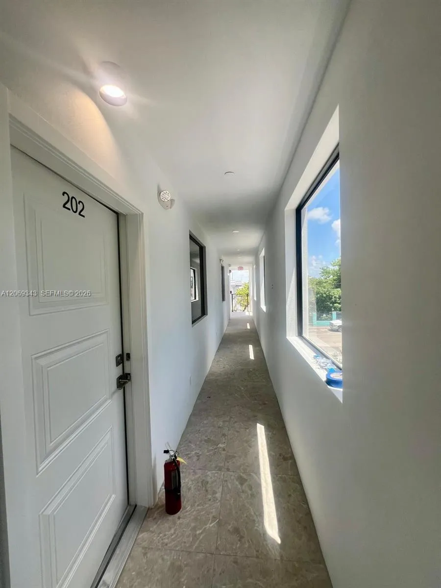 1860 NW 19th St #202 Miami, FL 33125