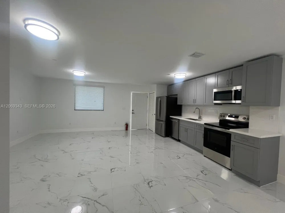 1860 NW 19th St #202 Miami, FL 33125