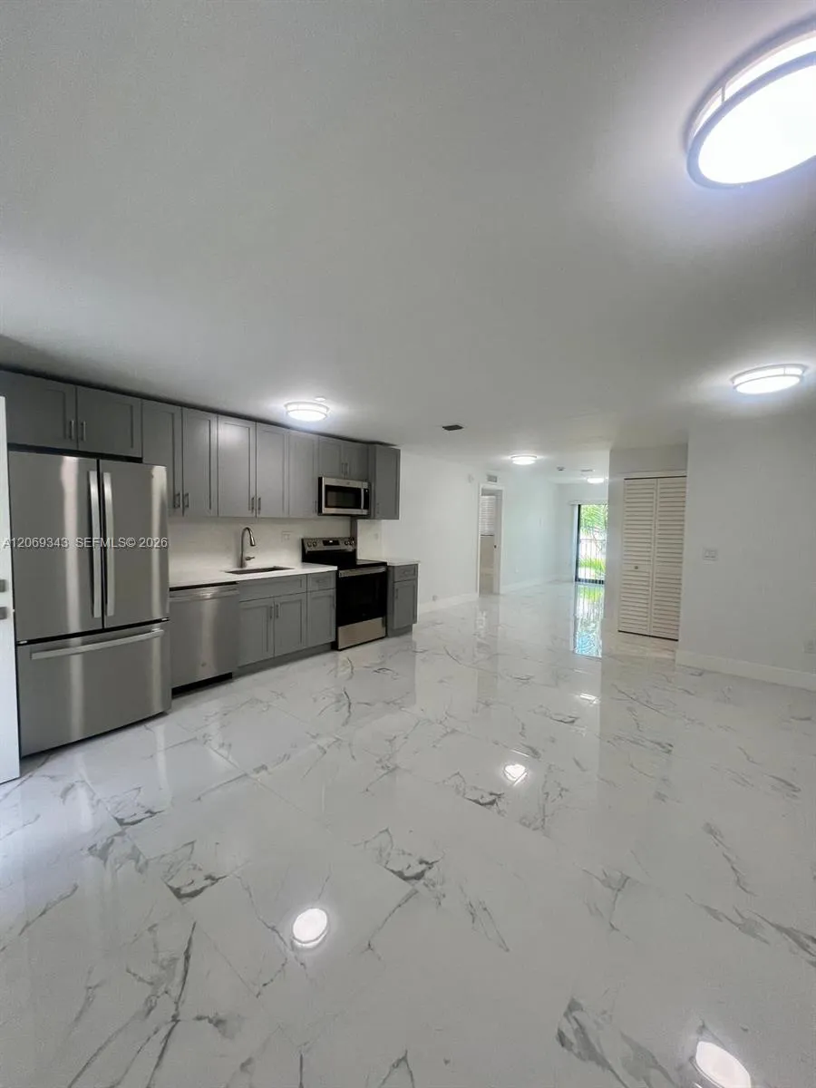 1860 NW 19th St #202 Miami, FL 33125