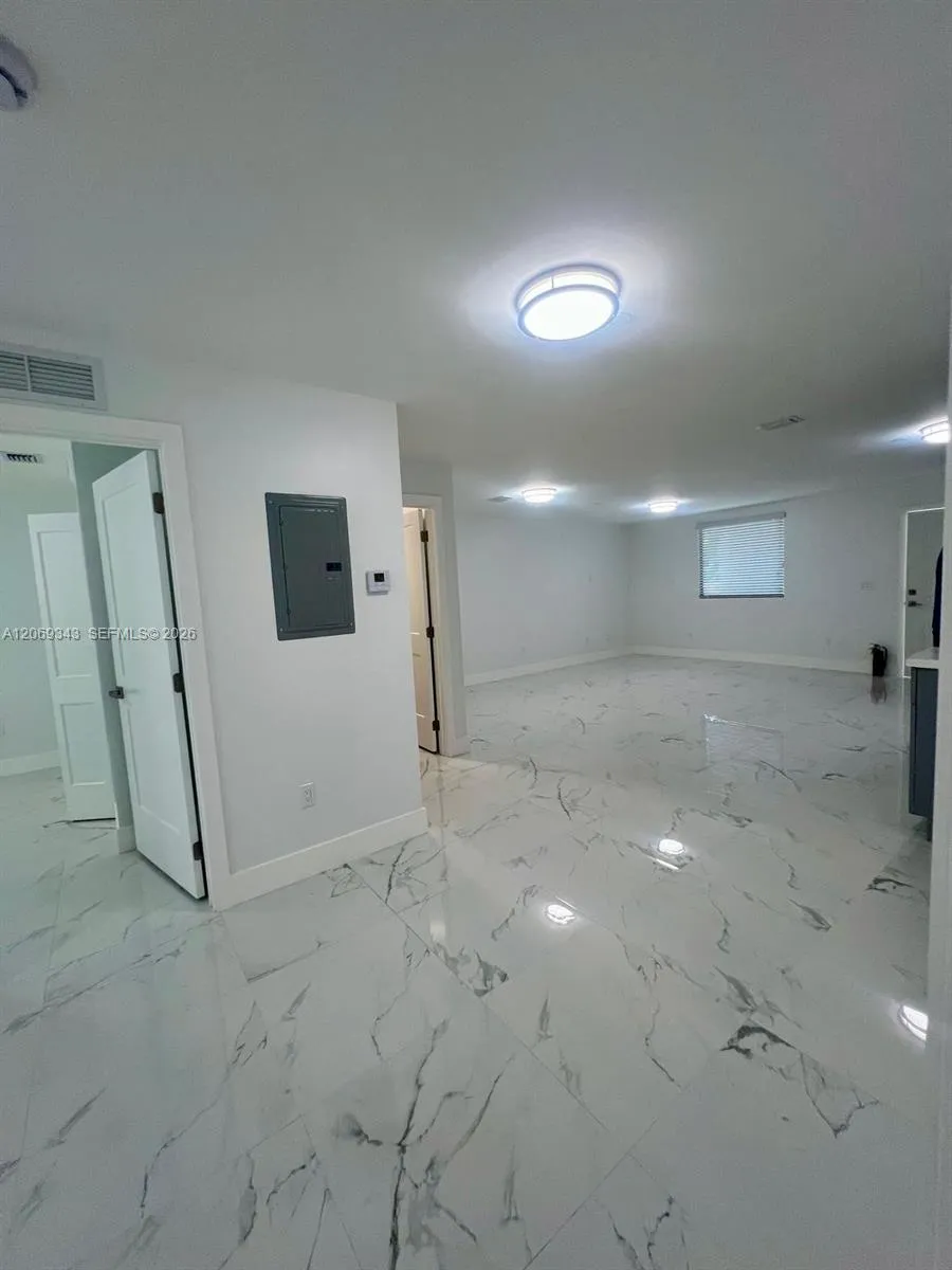 1860 NW 19th St #202 Miami, FL 33125