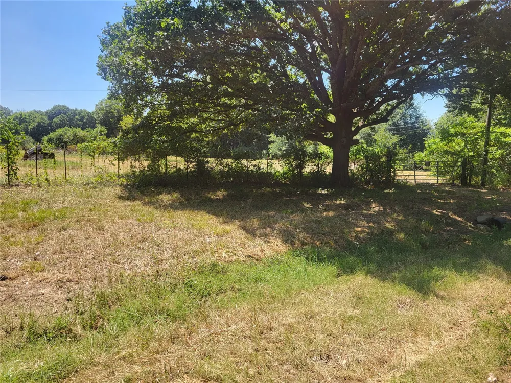 925 S MAIN Detroit, TX 75436